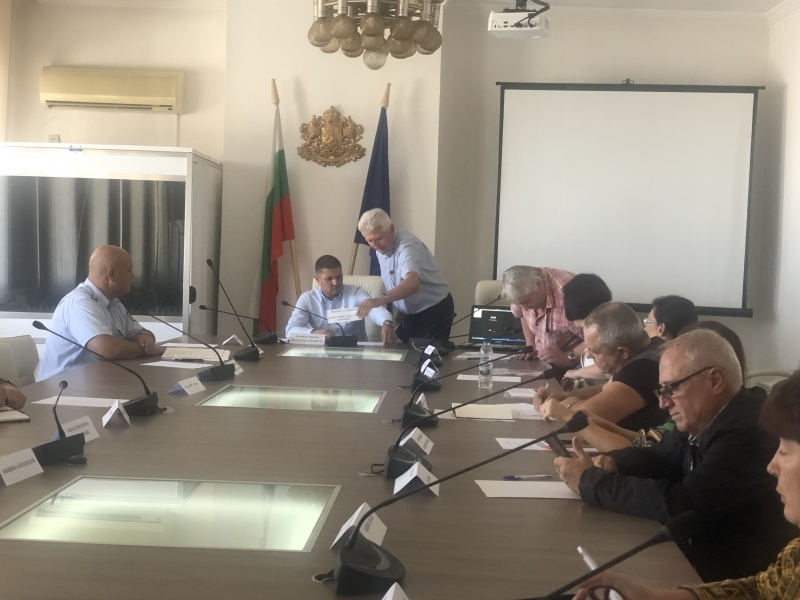 Областният управител на Враца Георги Митов председателства заседание на Областната