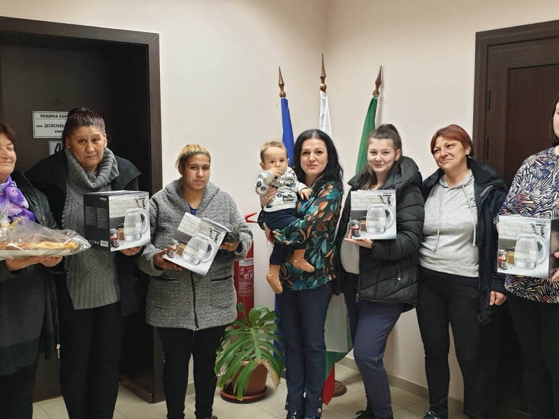 Инж. Десислава Тодорова поздрави лекарите и медицинските сестри от Борован /снимки/