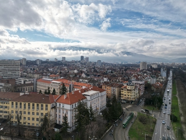 Днес преди обяд облачността ще е разкъсана на много места