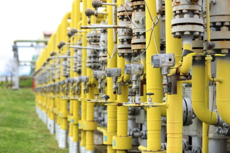 ЕС постигна предварително споразумение за поетапно спиране на вноса на руски газ