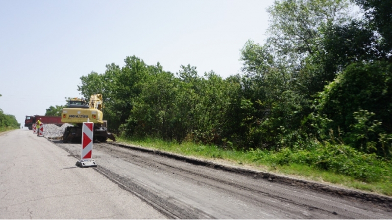 Продължава ремонтът на пътното платно в отсечка от пътя Видин