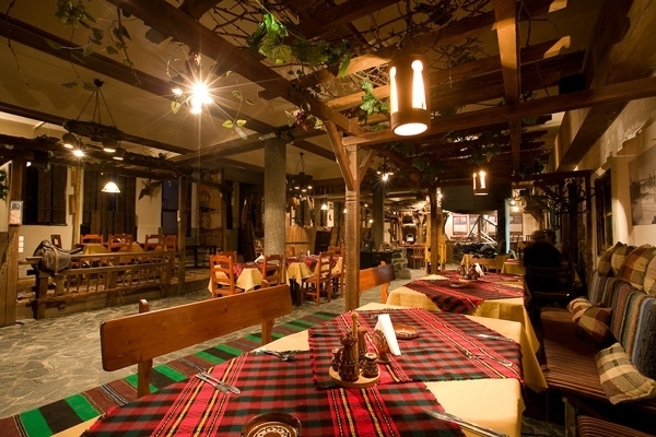 Мъж от Врачанско е бил ограбен докато празнувал в механа