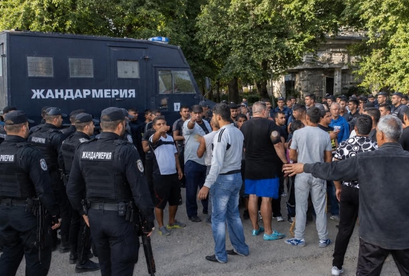 От последните минути! Масов бой на цигани в Берковица, има много пострадали
