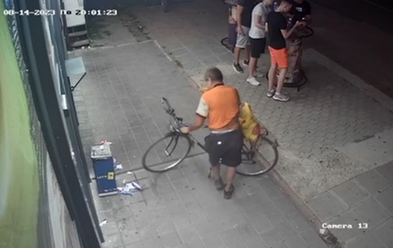 Мъж обира клиенти в магазин в центъра на Враца научи