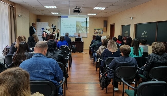 Проблемите с намаляването на желаещи да стават базови учители или