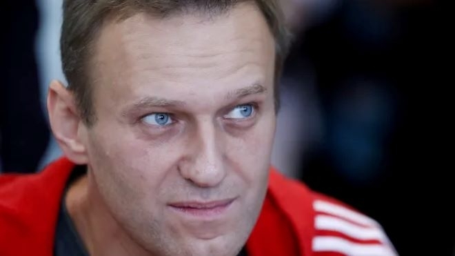 Тялото на Навални най-после бе предадено на майка му