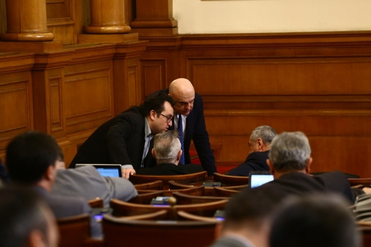 Във връзка с точка 10 от седмичната програма за Парламентарен