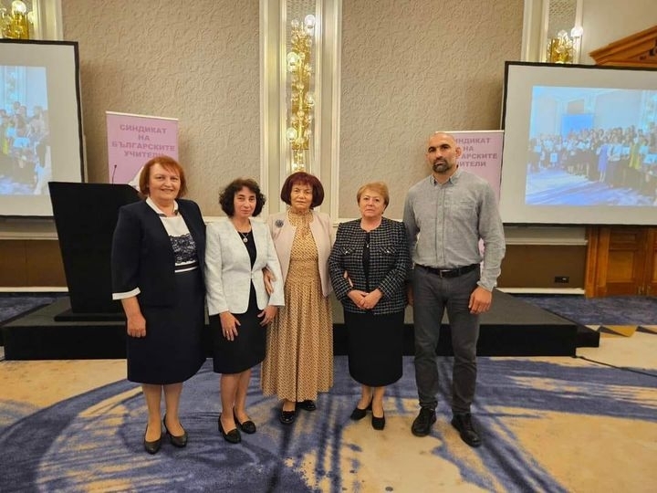 Педагози от Враца бяха наградени с престижни награди съобщи кметът