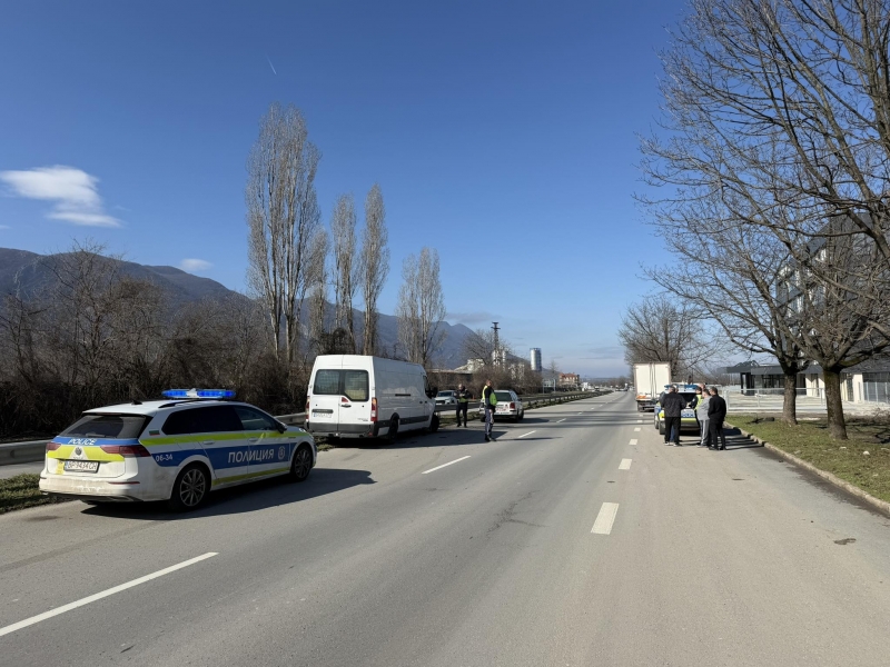 Бус и кола се удариха във Враца видя първо репортер