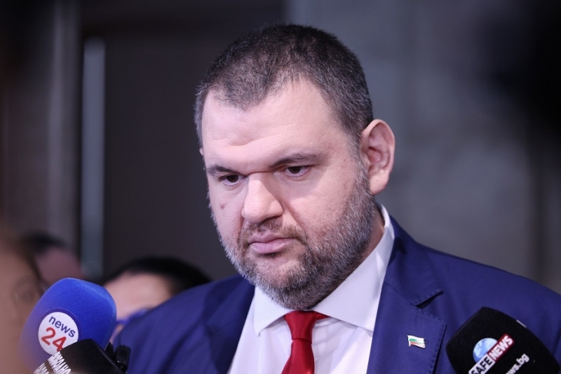 Ахмед Доган жертва партията си номинирайки Пеевски за председател Това