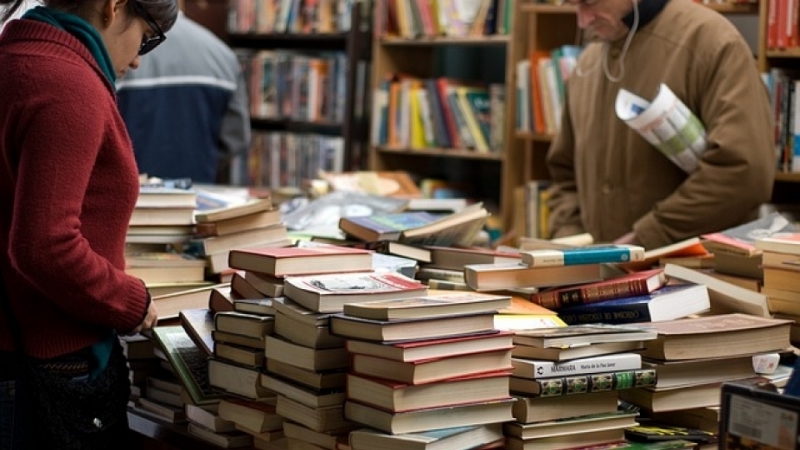 През 2018 г са издадени с 2 2 по малко книжни заглавия