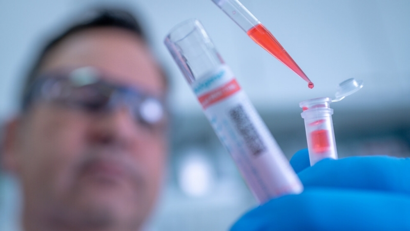 Европейската комисия съобщи днес че е сключила договор за доставка