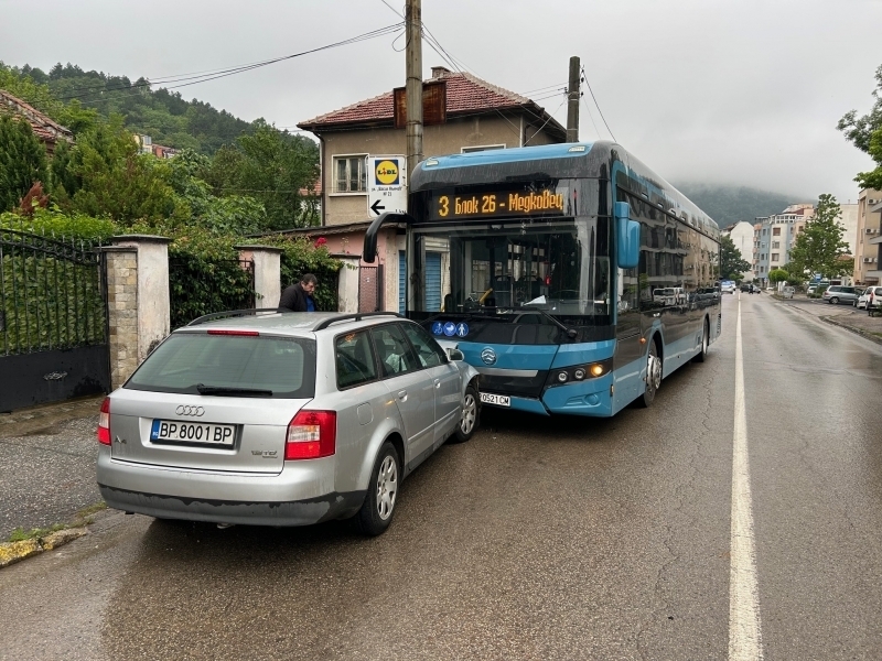Шофьорът от катастрофата с градския автобус във Враца е бил