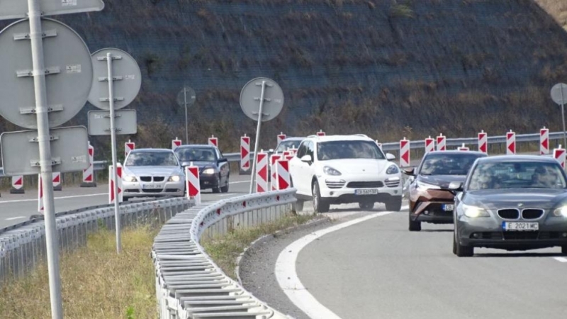 Пускат две ленти за движение в посока Кулата и една