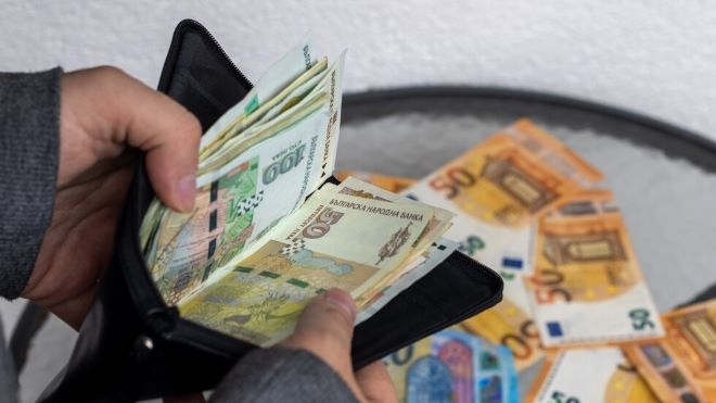 В Мездра жителите изпитват затруднения при прехода към новата валута