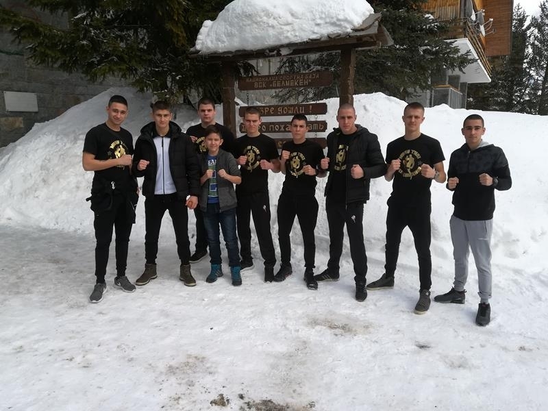 Легендата на К 1 Пeтeр Артс води тридневните тренировки на бойците