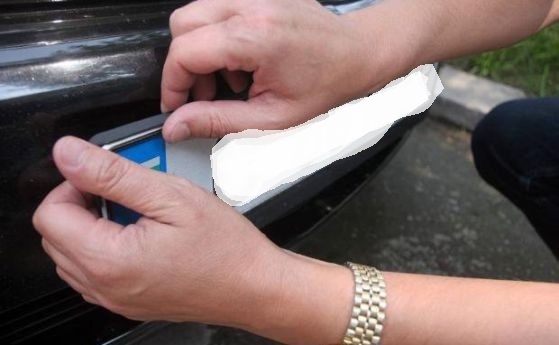 Полицията е свалила номерата на колата на нередовен шофьор в