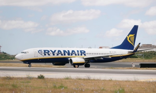 Заради стачките на персонала на нискотарифната компания Ryanair компанията отменя