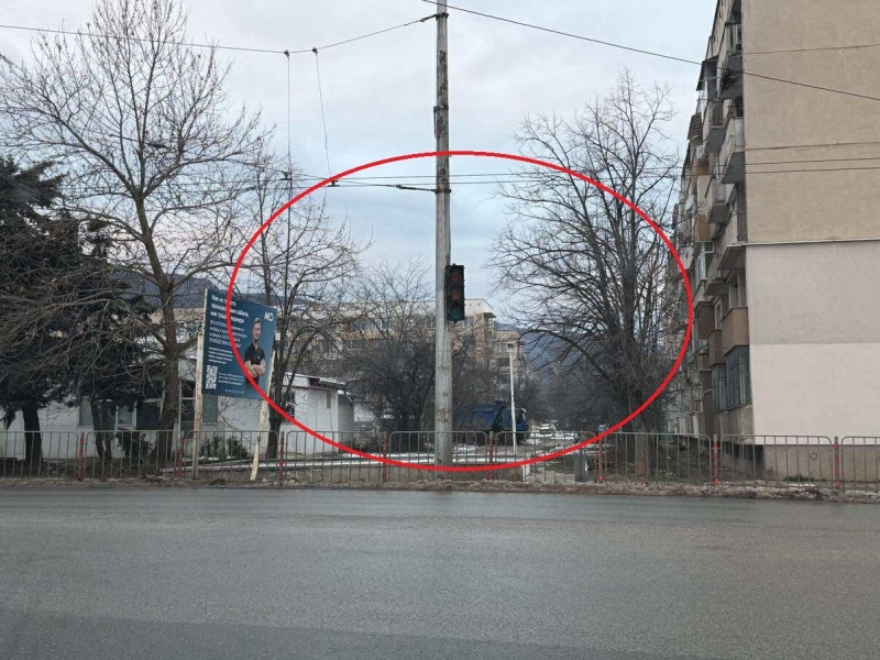 Два автомобила се удариха на натоварен булевард във Враца научи