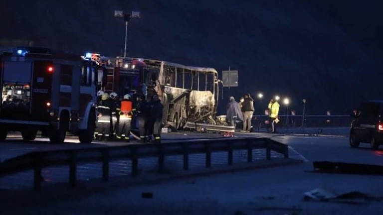 Тежък инцидент e станал на АМ Струма съобщиха от МВР Автобус