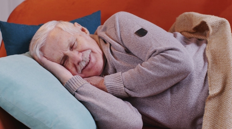 Прекаляването със сън през деня е признак за деменция Това показва
