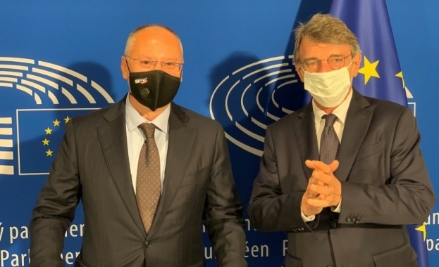 На среща в Брюксел лидерът на ПЕС и български евродепутат