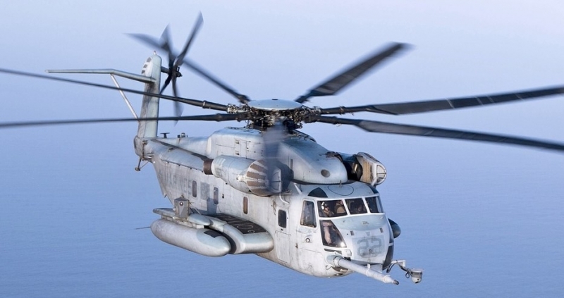 Четирима души загинаха, след като военен хеликоптер CH-53E Super Stallion