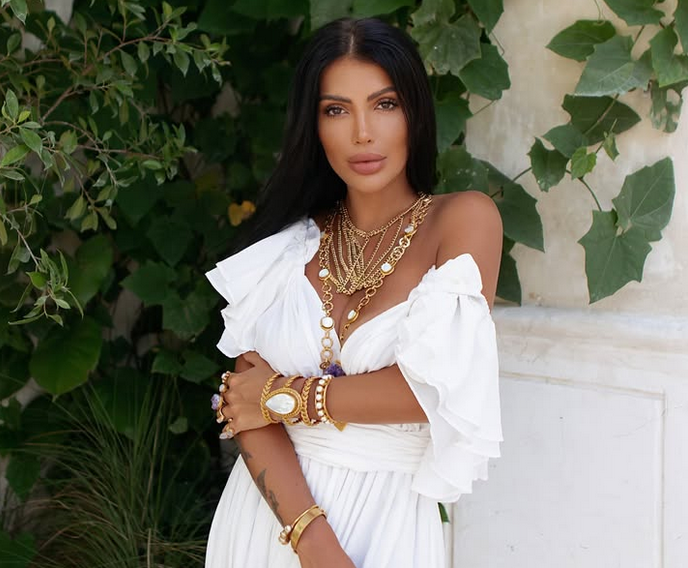 Любимката на редица футболни звезди Драгана Спасовска за пореден път