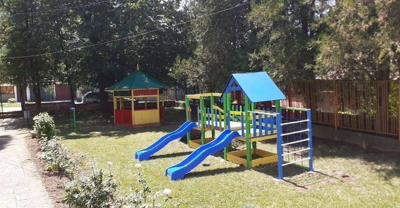 С нови съоръжения за игра се сдобиха малчуганите от мездренското