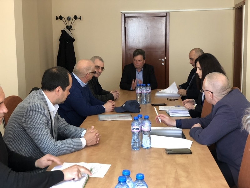 Поканих ви по въпрос който е изключително важен и все