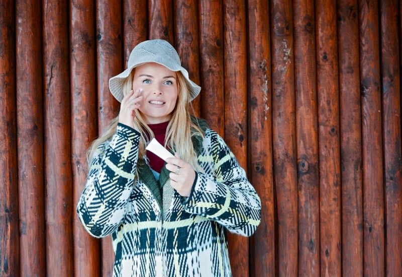 Обилното нанасяне на големи количества вазелин по лицето е най новият