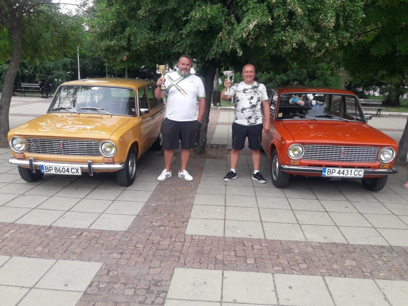 Собствениците на култовия за соца автомобил марка Лада се събраха