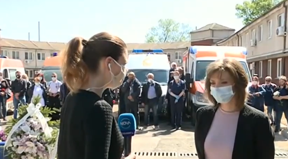 Колеги на починалата с коронавирус д р Нели Пандова я изпратиха