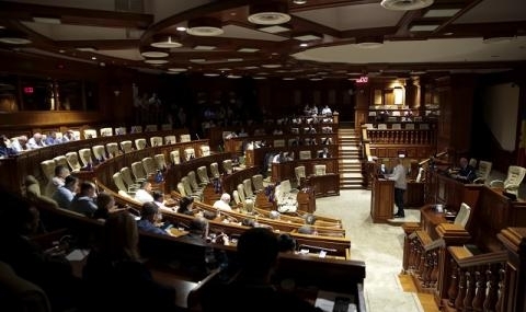 Временният президент на Молдова Павел Филип съобщи че е подписал