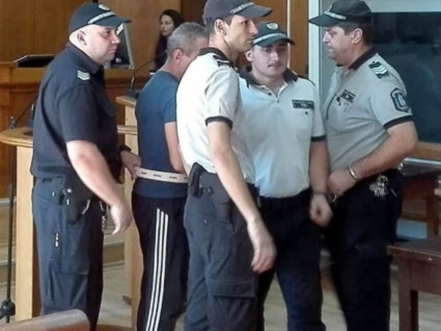 Надзирателят от пазарджишкия затвор Георги Доков се връща в ареста