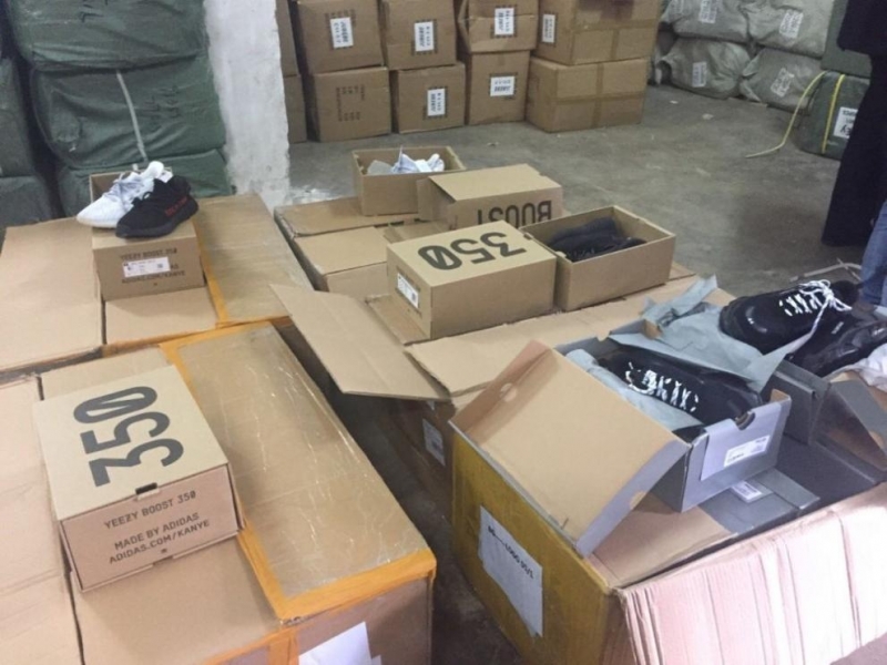 Митнически служители от Главна дирекция Митническо разузнаване и разследване и