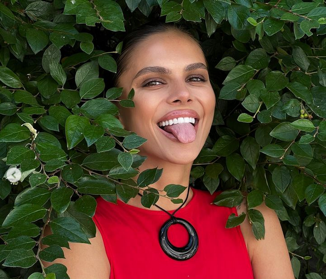 Прекрасната Вики Одинцова обича да радва своите последователи в социалната