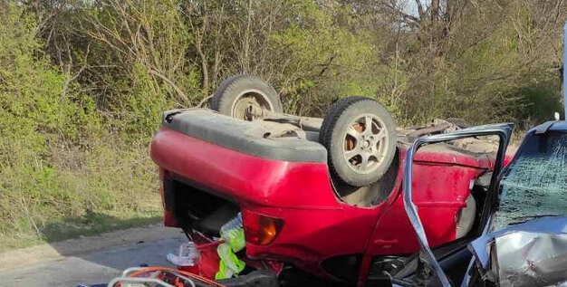 Трагедия на пътя! Два автомобила се удариха челно в Монтанско, има загинали /снимки/