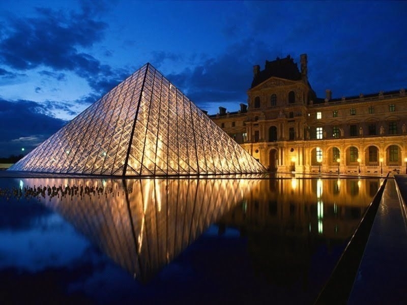 Лувърът в Париж беше затворен сутринта за среща на персонала