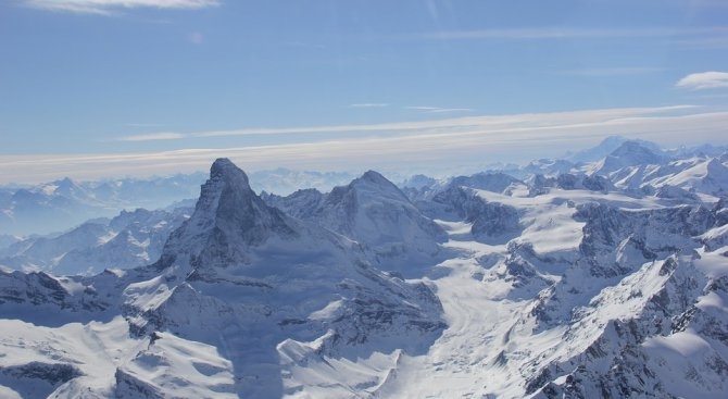 Около 13 000 туристи са без електричество в швейцарския ски