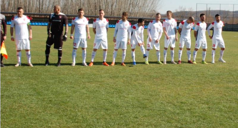 Бразилският халф Матеус Казарото и сенегалският нападател Жycтинo Meндec преминаха