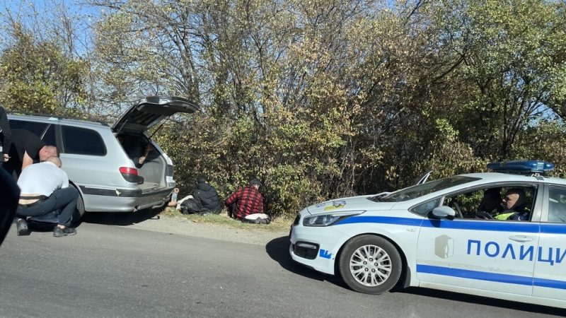 Задържаха група мигранти близо до Църна маца край София Мигрантите