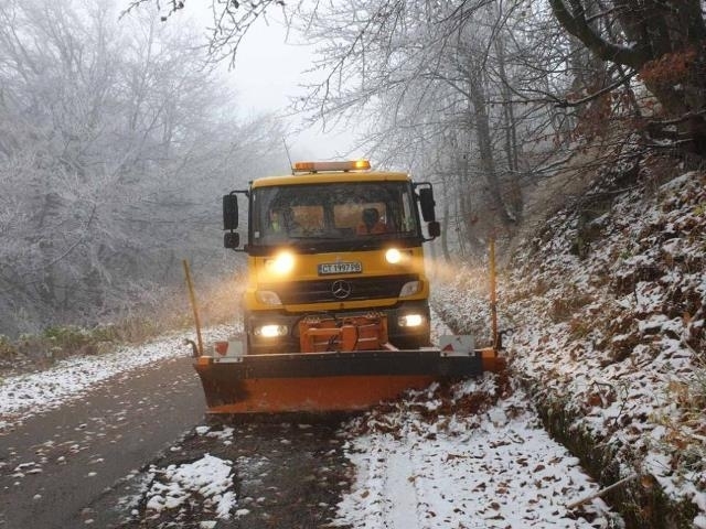 Първи сняг падна в прохода Шипка за тази зима Снежната покривка