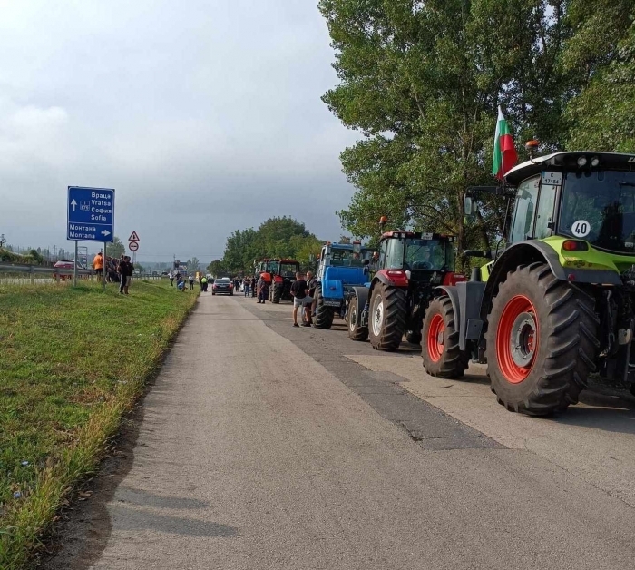 Зърнопроизводители от Северозапада излязоха на протест и блокираха пътища в