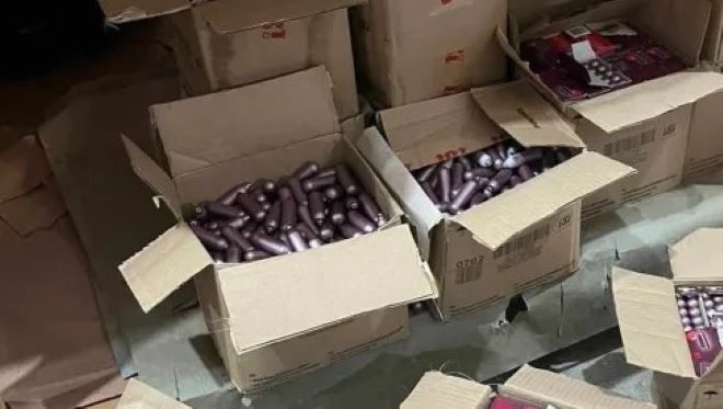 Удар на полицията! Иззеха 34 флакона с райски газ от автомобил във Врачанско