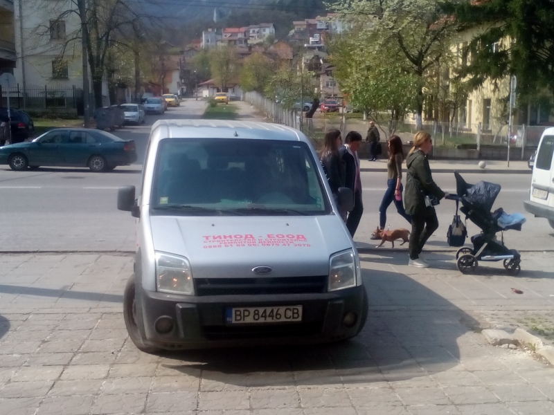 Ядосан врачанин изпрати поредната порция скандални снимки на безобразно паркиране