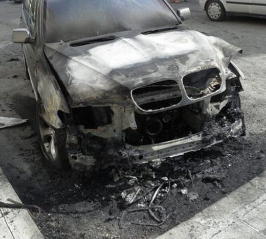 БМВ буквално е овъглено след като е било подпалено тази