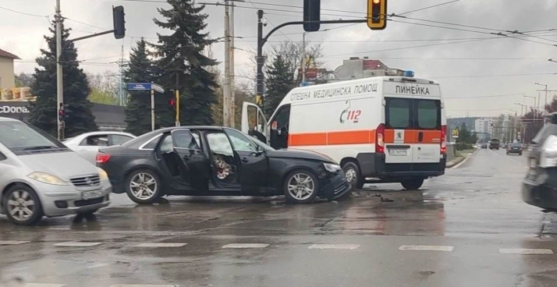 Пияна надрусана и неправоспособна жена катастрофира във Врачанско съобщиха от