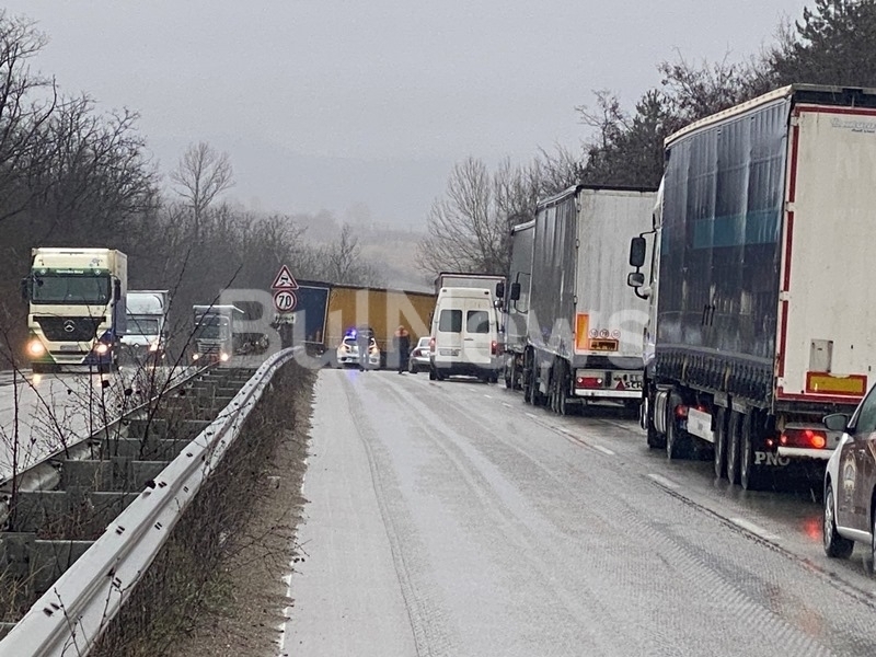 Възстановиха движението по главен път Е-79 между Враца и Мездра