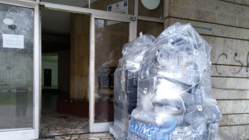 258 настолни компютри и лаптопи и 98 монитора пристигнаха във